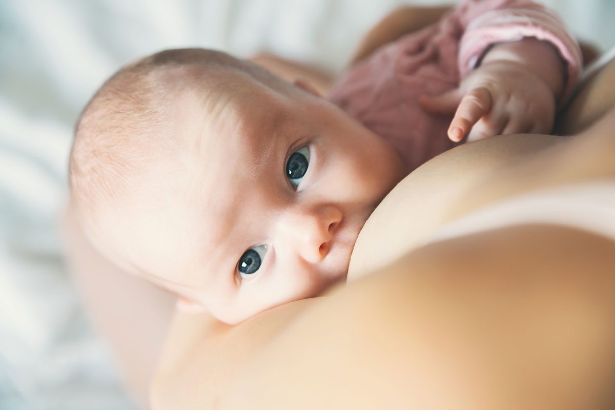 親餵母乳 往往會導致胸部下垂，但並不是親餵母乳會導致胸部下垂